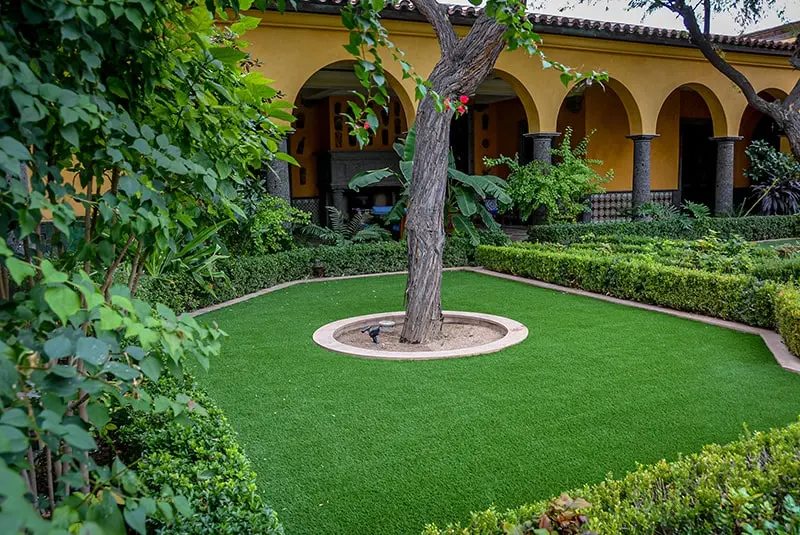 synthetic-turf-for-hotels